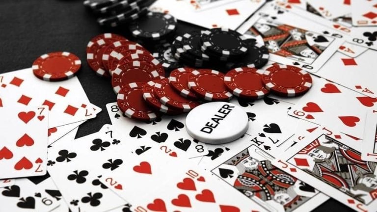 Roulette betting table layout showing inside and outside bet zones with payout ratios